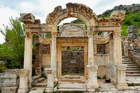 temple-of-hadrian-450x369