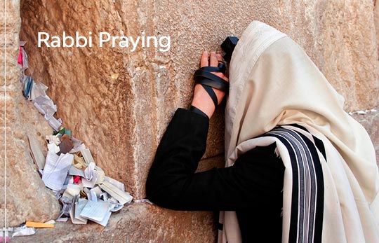 Rabbi Praying